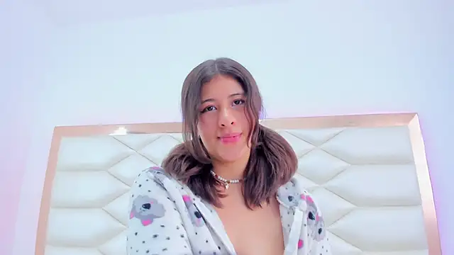MiaQueen021 online show from 14, 1, 2025