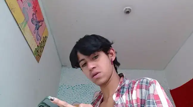Snapshot of boysLittle chatting on 5, 2, 2025 boysLittle online show from 5, 2, 2025