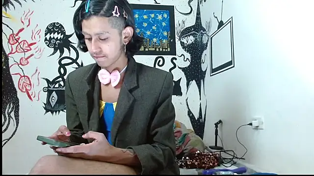 Snapshot of boysLittle chatting on 7, 10, 2025 boysLittle online show from 7, 10, 2025