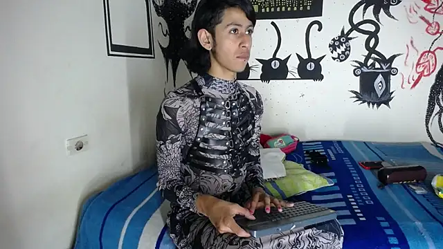 Snapshot of boysLittle chatting on 24, 10, 2025 boysLittle online show from 24, 10, 2025