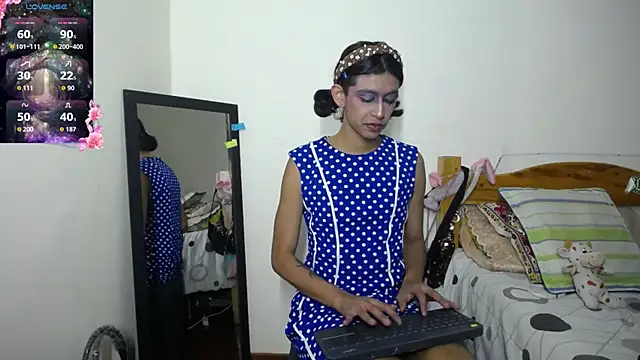 Snapshot of boysLittle chatting on 9, 11, 2025 boysLittle online show from 9, 11, 2025