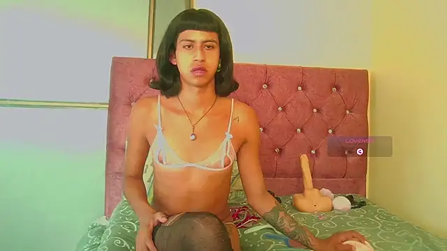 Snapshot of boysLittle chatting on 2, 4, 2026 boysLittle online show from 2, 4, 2026