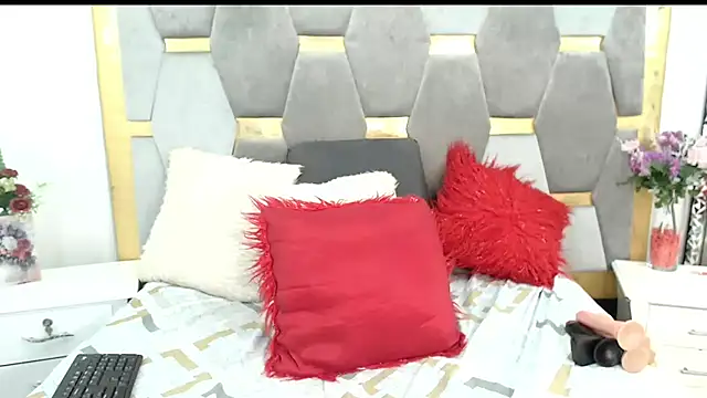 Snapshot of electrastunningx chatting on 1, 2, 2025 electrastunningx online show from 1, 2, 2025