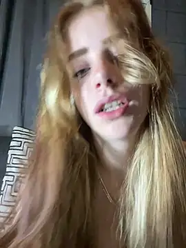 Snapshot of VioletxBlue chatting on 23, 6, 2026 VioletxBlue online show from 23, 6, 2026