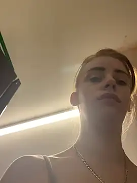 Snapshot of VioletxBlue chatting on 7, 7, 2026 VioletxBlue online show from 7, 7, 2026
