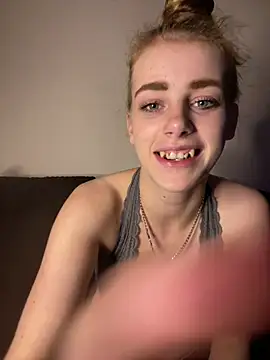 Snapshot of VioletxBlue chatting on 16, 7, 2026 VioletxBlue online show from 16, 7, 2026