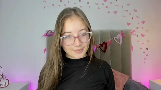 Dahlia Rousse online show from 4, 3, 2025