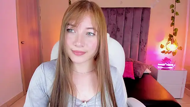 Dahlia Rousse online show from 15, 9, 2025