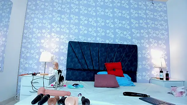 Snapshot of SalomeSimonz chatting on 28, 10, 2025 SalomeSimonz online show from 28, 10, 2025