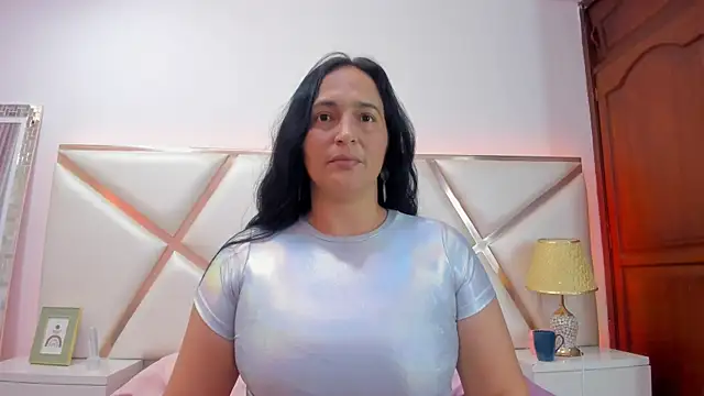 LucineArias online show from 15, 1, 2025