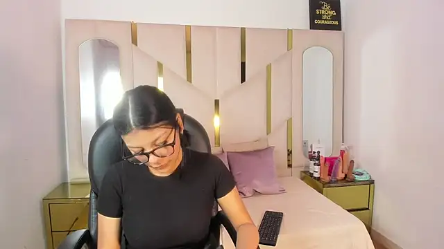 Salmaportman69 online show from 17, 1, 2026