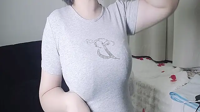 Snapshot of Hey-Cute chatting on 17, 1, 2025 Hey-Cute online show from 17, 1, 2025