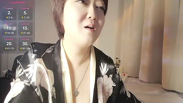 Snapshot of Hey-Cute chatting on 18, 2, 2025 Hey-Cute online show from 18, 2, 2025