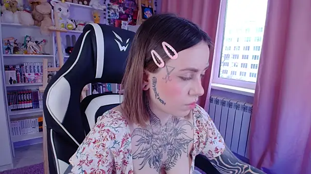 Snapshot of Catharsisi chatting on 6, 3, 2025 Catharsisi online show from 6, 3, 2025