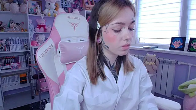 Snapshot of Catharsisi chatting on 3, 10, 2025 Catharsisi online show from 3, 10, 2025