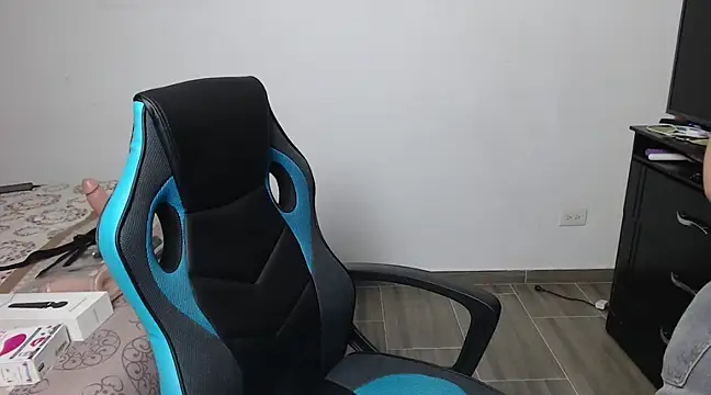 juli love11 online show from 11, 3, 2025