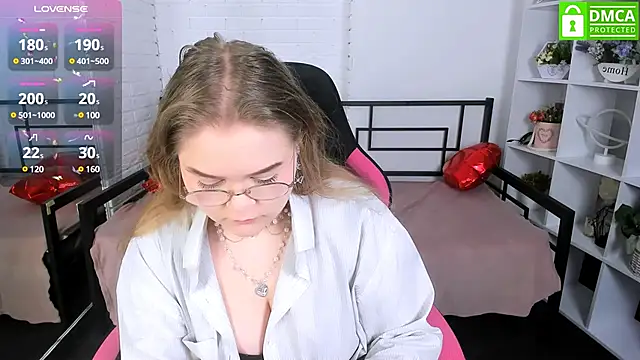 Snapshot of Erica__Alta chatting on 4, 3, 2025 Erica  Alta online show from 4, 3, 2025