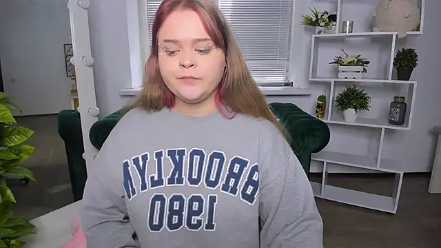 Snapshot of Erica__Alta chatting on 12, 10, 2025 Erica  Alta online show from 12, 10, 2025