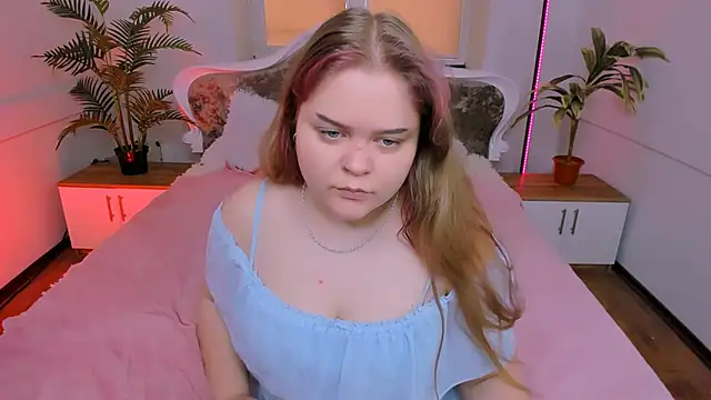 Snapshot of Erica__Alta chatting on 24, 10, 2025 Erica  Alta online show from 24, 10, 2025