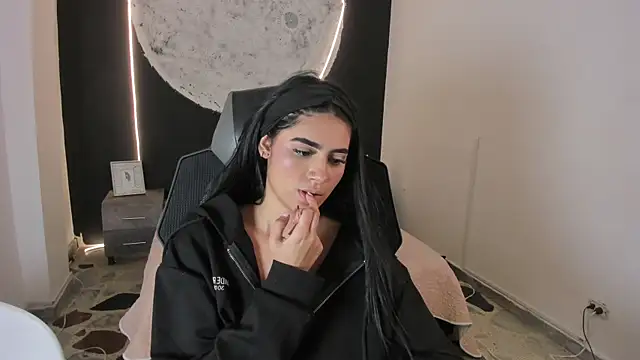 BellaaStorm online show from 18, 10, 2025