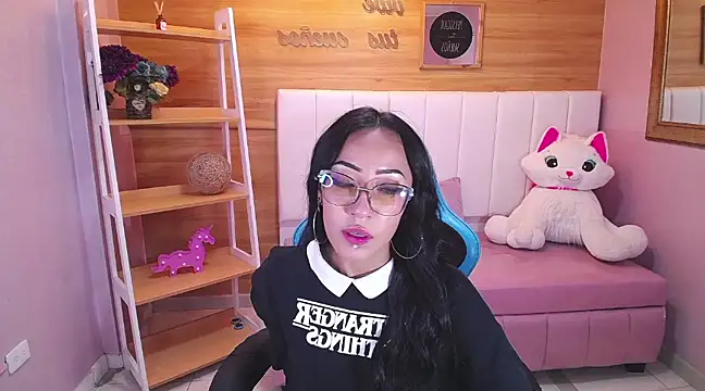 victoria ricci a online show from 4, 2, 2025