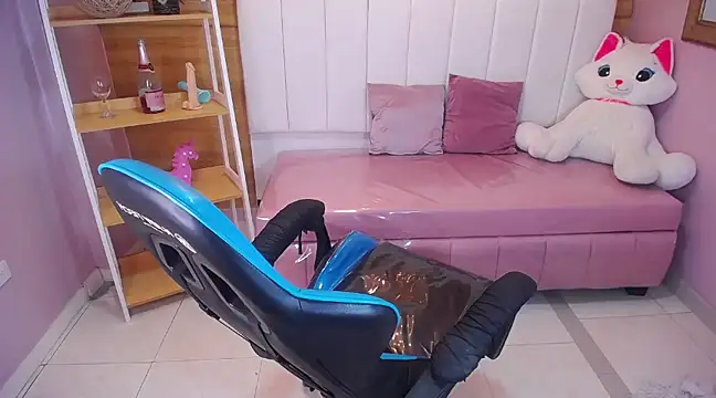 victoria ricci a online show from 14, 2, 2025