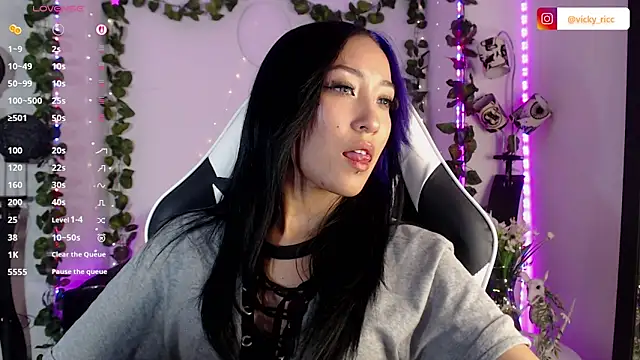 victoria ricci a online show from 9, 9, 2025