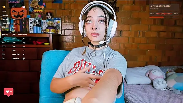 Snapshot of Annycolin_ chatting on 17, 10, 2025 Annycolin online show from 17, 10, 2025