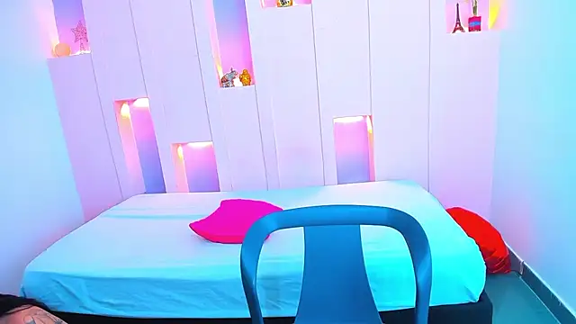 ScarletEmber3 online show from 18, 2, 2025