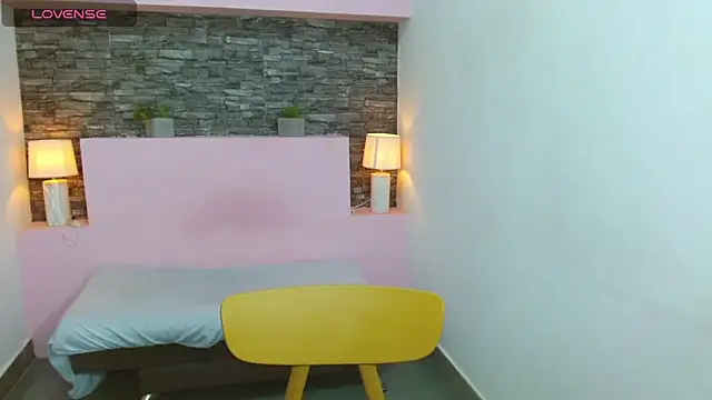 ScarletEmber3 online show from 25, 2, 2025