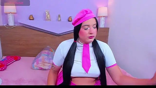 ScarletEmber3 online show from 18, 9, 2025