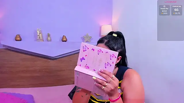 ScarletEmber3 online show from 27, 9, 2025