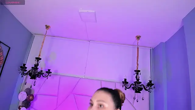 Aitana Hilton  online show from 17, 10, 2025