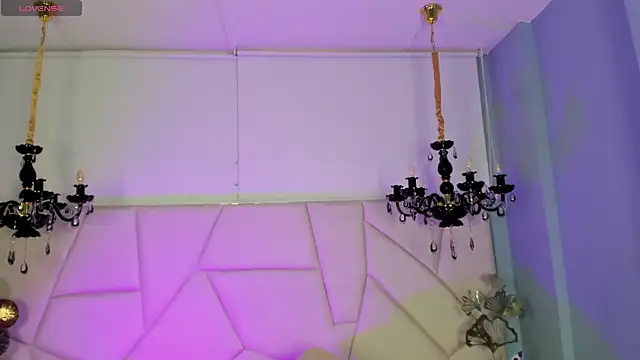 Aitana Hilton  online show from 10, 11, 2025