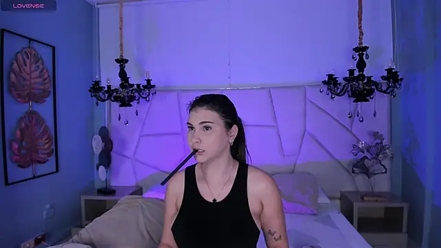 Aitana Hilton  online show from 12, 11, 2025