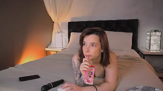 Snapshot of Bella_Alita chatting on 23, 10, 2025 Bella Alita online show from 23, 10, 2025