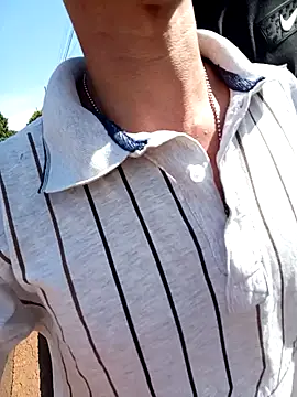 Snapshot of Frdrereeee chatting on 7, 11, 2025 Frdrereeee online show from 7, 11, 2025