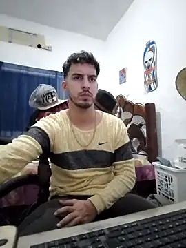 Snapshot of alejo5288 chatting on 13, 10, 2025 alejo5288 online show from 13, 10, 2025