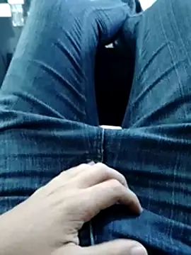 Snapshot of alejo5288 chatting on 24, 10, 2025 alejo5288 online show from 24, 10, 2025