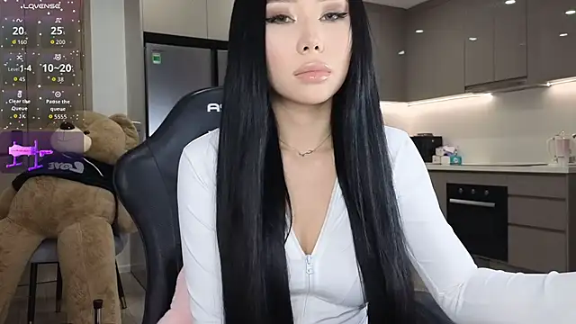 Snapshot of asianqueeny chatting on 5, 11, 2025 asianqueeny online show from 5, 11, 2025