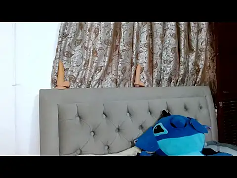 sweethoneytsx online show from 7, 2, 2026