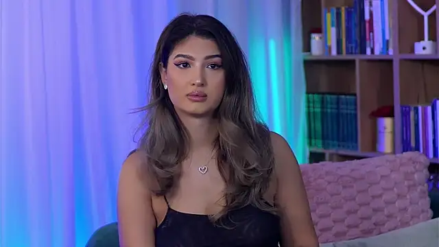 Snapshot of SarahPeach8 chatting on 30, 10, 2025 SarahPeach8 online show from 30, 10, 2025