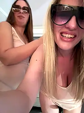 Snapshot of Megan_off chatting on 7, 10, 2025 Megan off online show from 7, 10, 2025