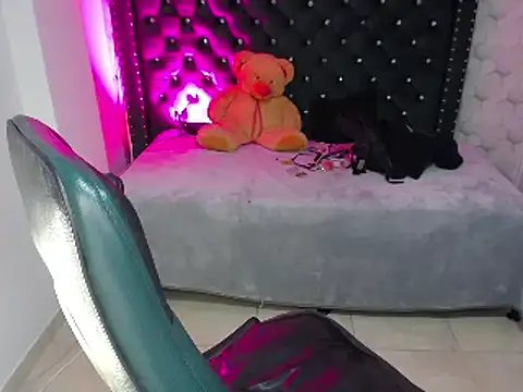 Snapshot of madelein_m chatting on 8, 2, 2025 madelein m online show from 8, 2, 2025