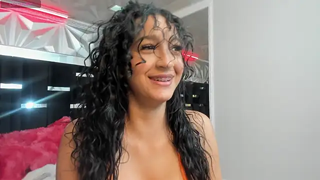 Shelley-Hack online show from 22, 2, 2025