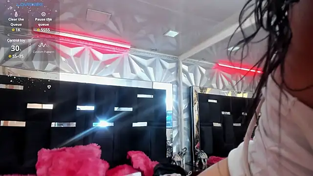 Shelley-Hack online show from 1, 3, 2025