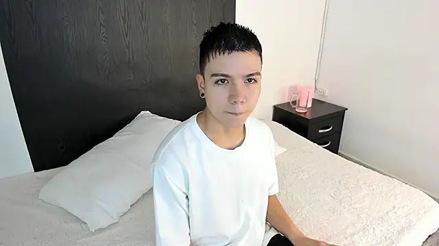 Snapshot of alanblack1 chatting on 6, 2, 2025 alanblack1 online show from 6, 2, 2025