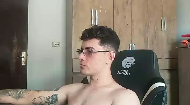 Snapshot of Dyllan__ chatting on 24, 1, 2025 Dyllan   online show from 24, 1, 2025