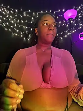 Snapshot of xoxoHotCoCo chatting on 5, 1, 2026 xoxoHotCoCo online show from 5, 1, 2026