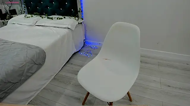 Snapshot of novaaskyy chatting on 28, 9, 2025 novaaskyy online show from 28, 9, 2025